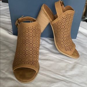 Universal Thread heel size 9